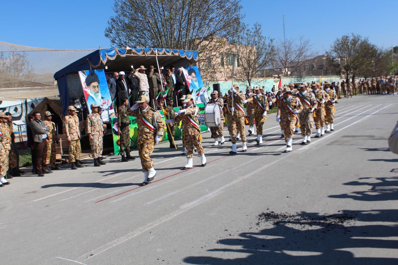  همزمان با روز ارتش: رژه نیروهای مسلح در شهرستان پیرانشهر برگزار شد